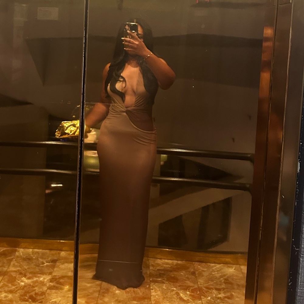 Elegant Meshki Brown Maxi Dress🤎